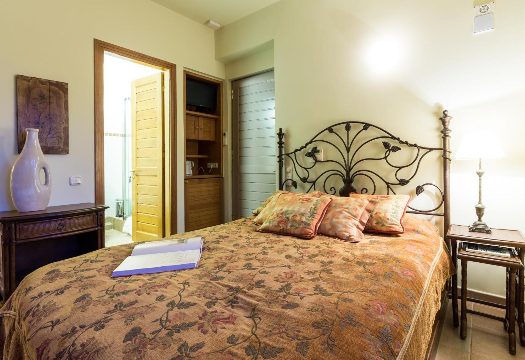ניאה אפידאורוס Elia Junior Suite In Epidavros With Shared Pool מראה חיצוני תמונה